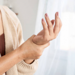 Онемение кисти правой руки причины и лечение